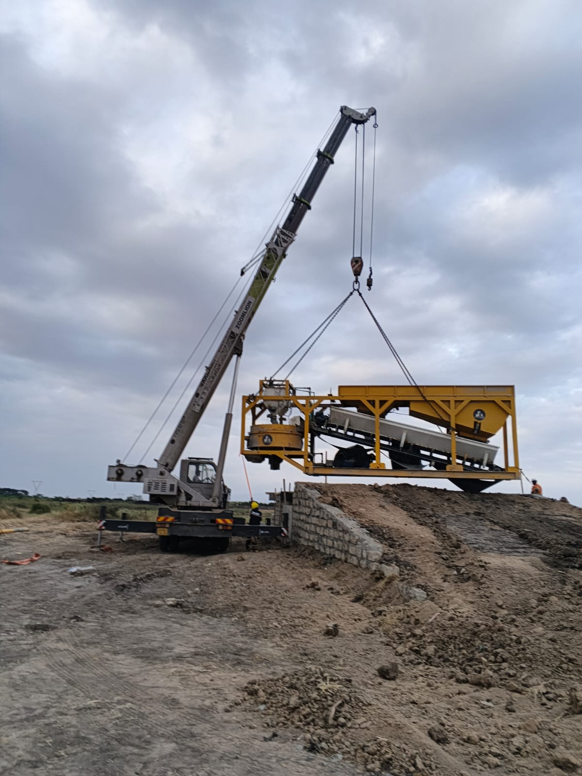 Machinery handling by Nairobi Heavy Lifting cranes